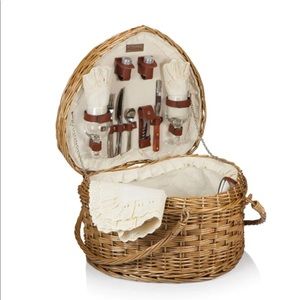 Heart Shape Picnic Basket for 2
